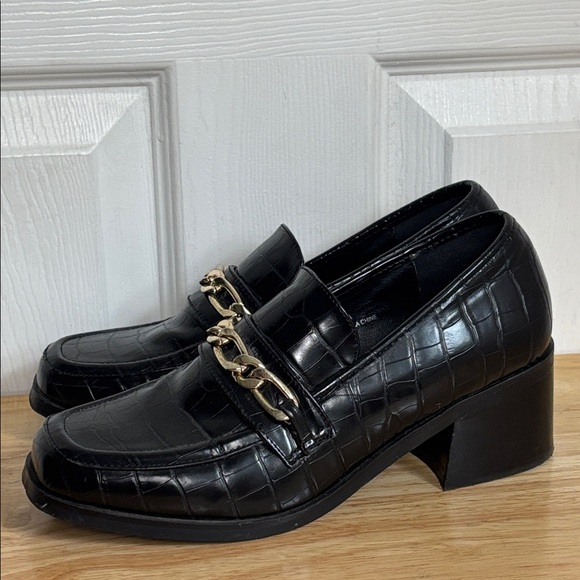 Urban Outfitters Shoes - Urban Outfitters Black Croc Print Loafers with Heel and gold chain accent size 7